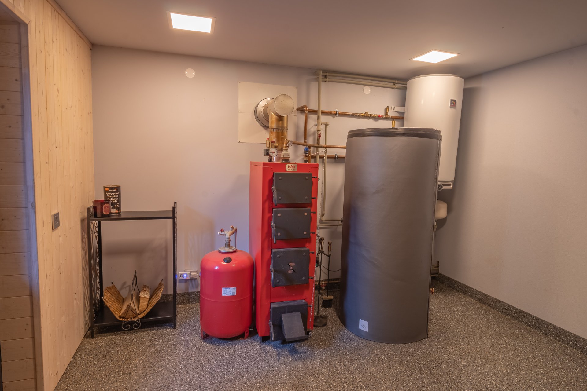 Kopta lauku viensēta ar 4,1 ha zemes , dzīvojamo māju un plašām saimniecības telpām.