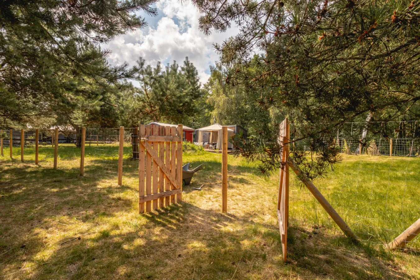 Zeme un maza mājiņa pie jūras Mērsragā