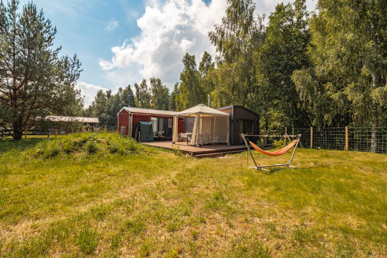 Zeme un maza mājiņa pie jūras Mērsragā