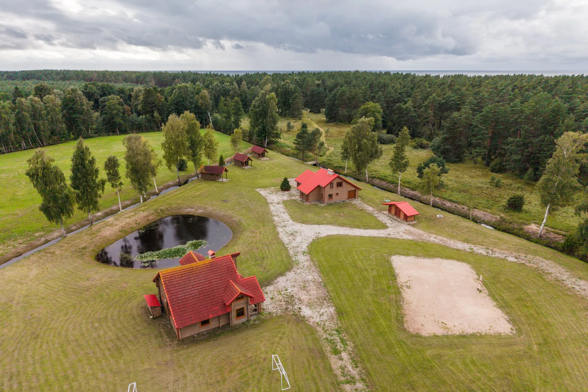 Pārdod lauku īpašumu pie Baltijas jūras “Bangas” Ziemupē