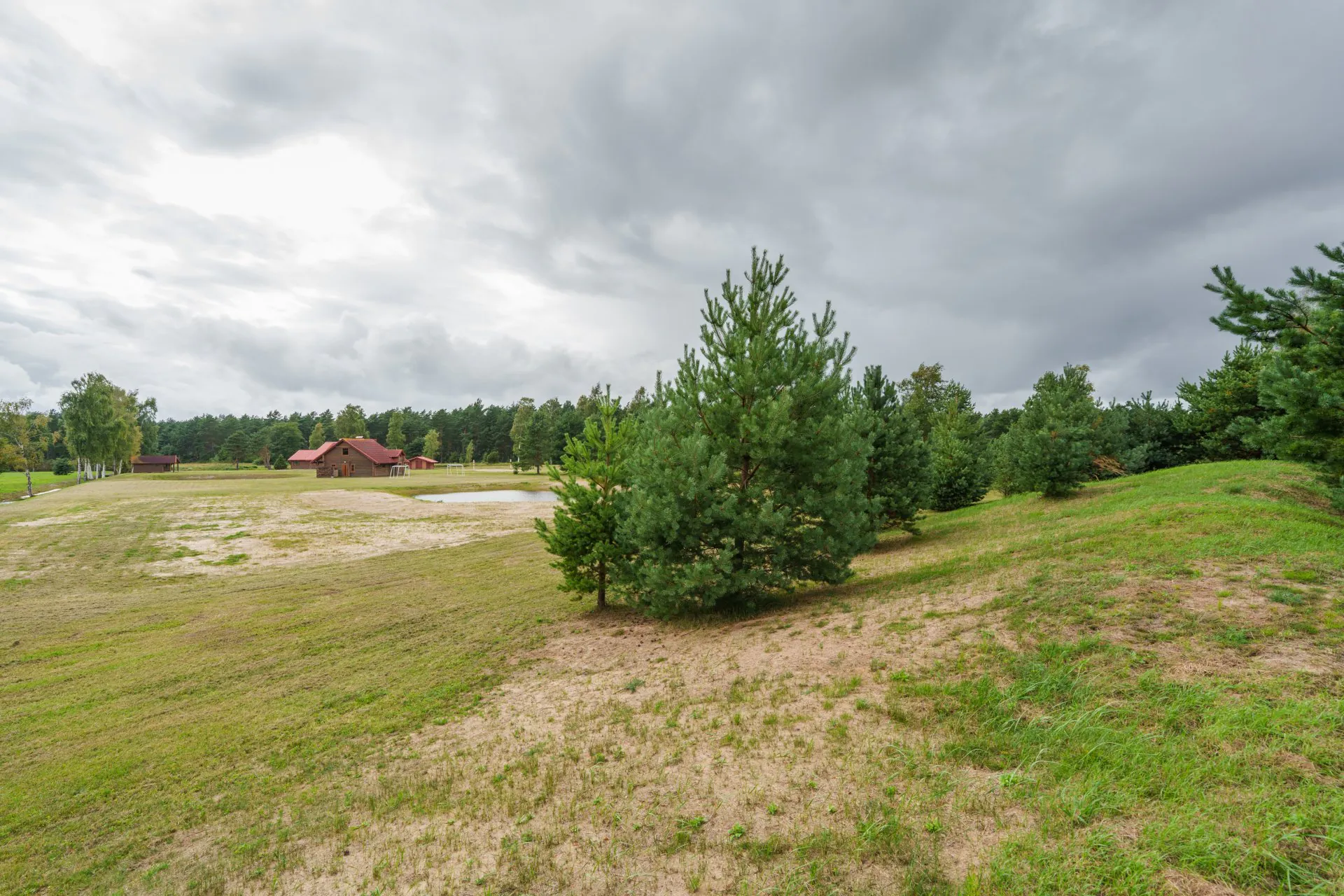 Pārdod lauku īpašumu pie Baltijas jūras “Bangas” Ziemupē