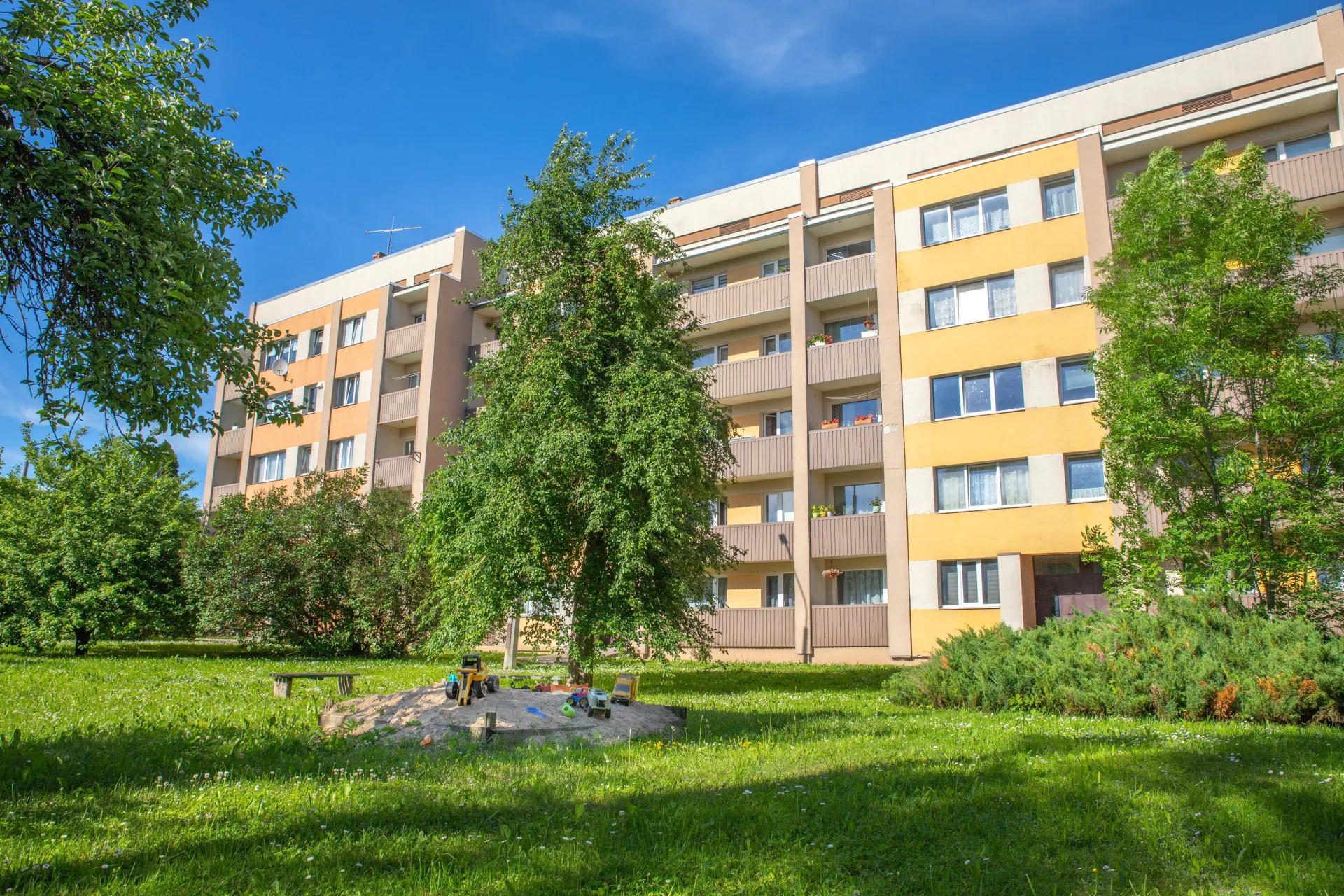 Gaišs 1 istabas dzīvoklis Saldū, Slimnīcas ielā