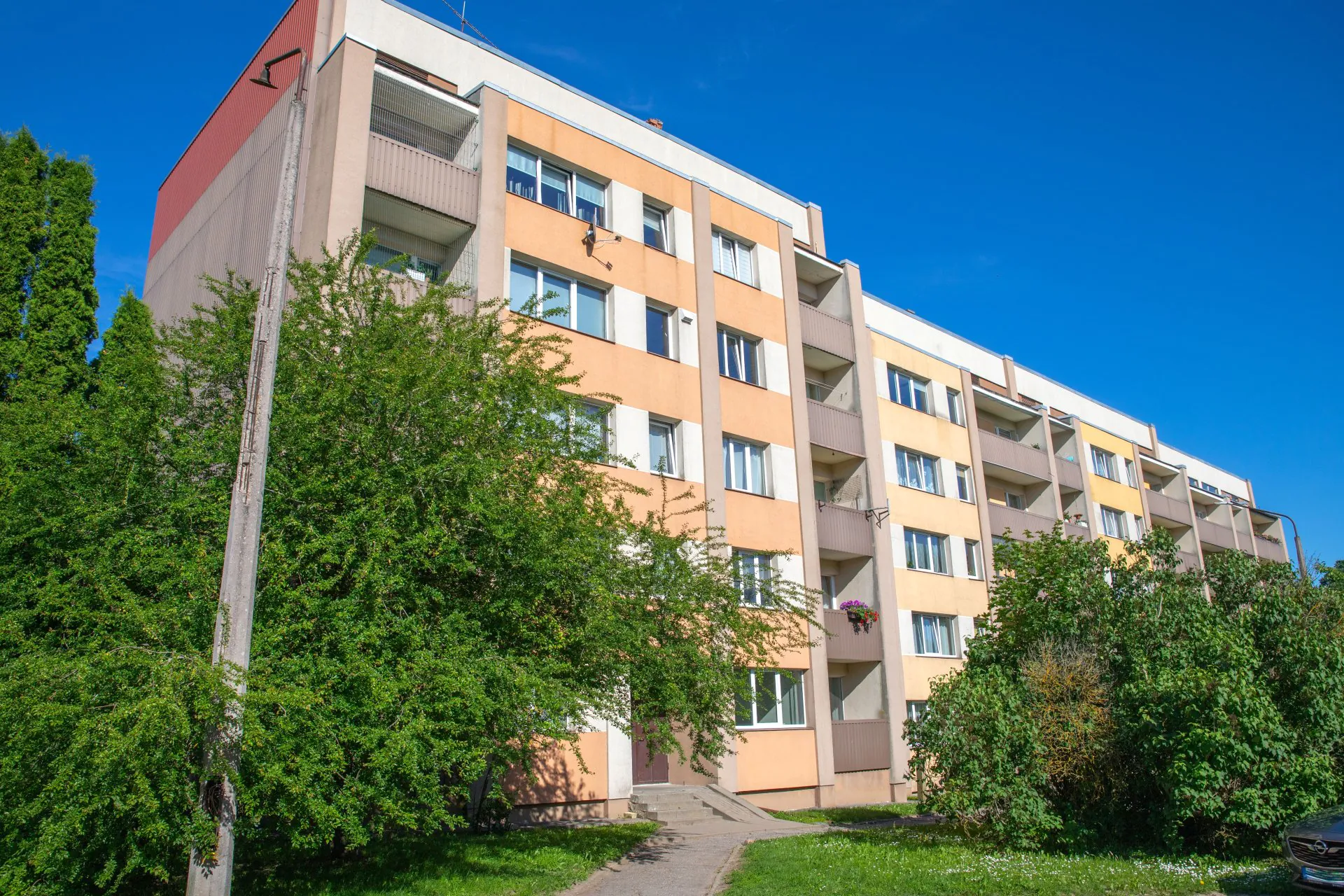 Gaišs 1 istabas dzīvoklis Saldū, Slimnīcas ielā