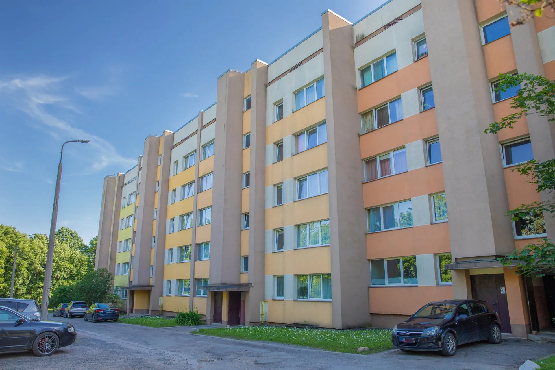 Gaišs 1 istabas dzīvoklis Saldū, Slimnīcas ielā