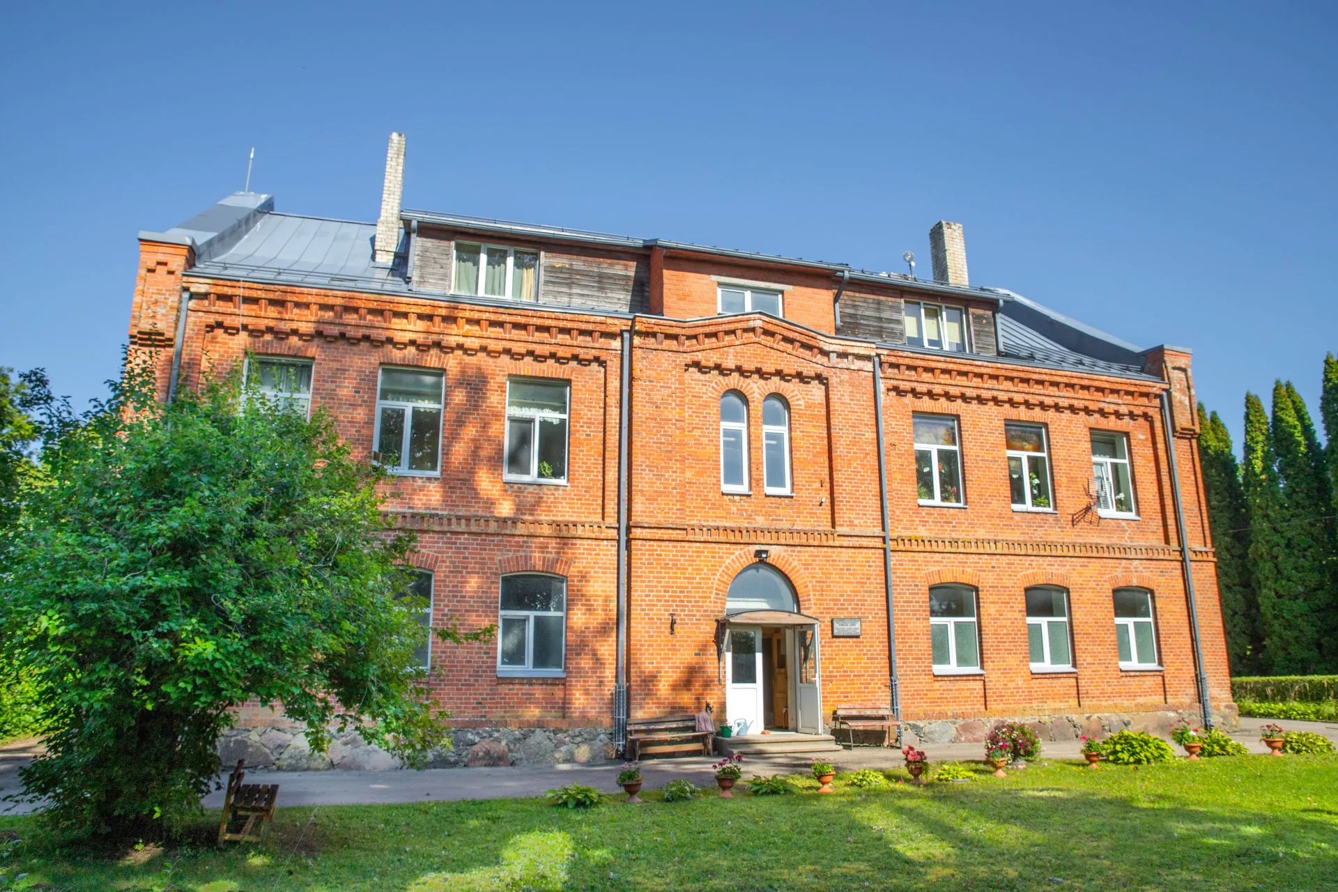 Plašas daudzfunkcionālas telpas 230.6 m² Sātiņos