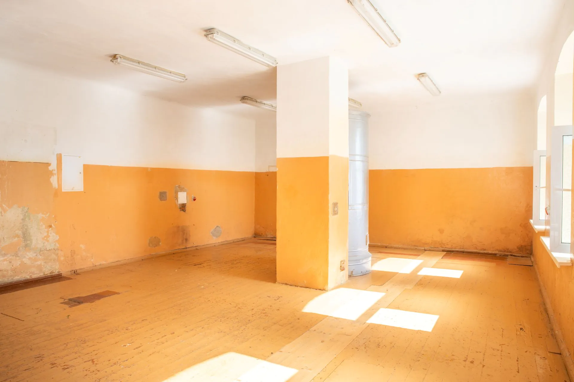 Plašas daudzfunkcionālas telpas 230.6 m² Sātiņos