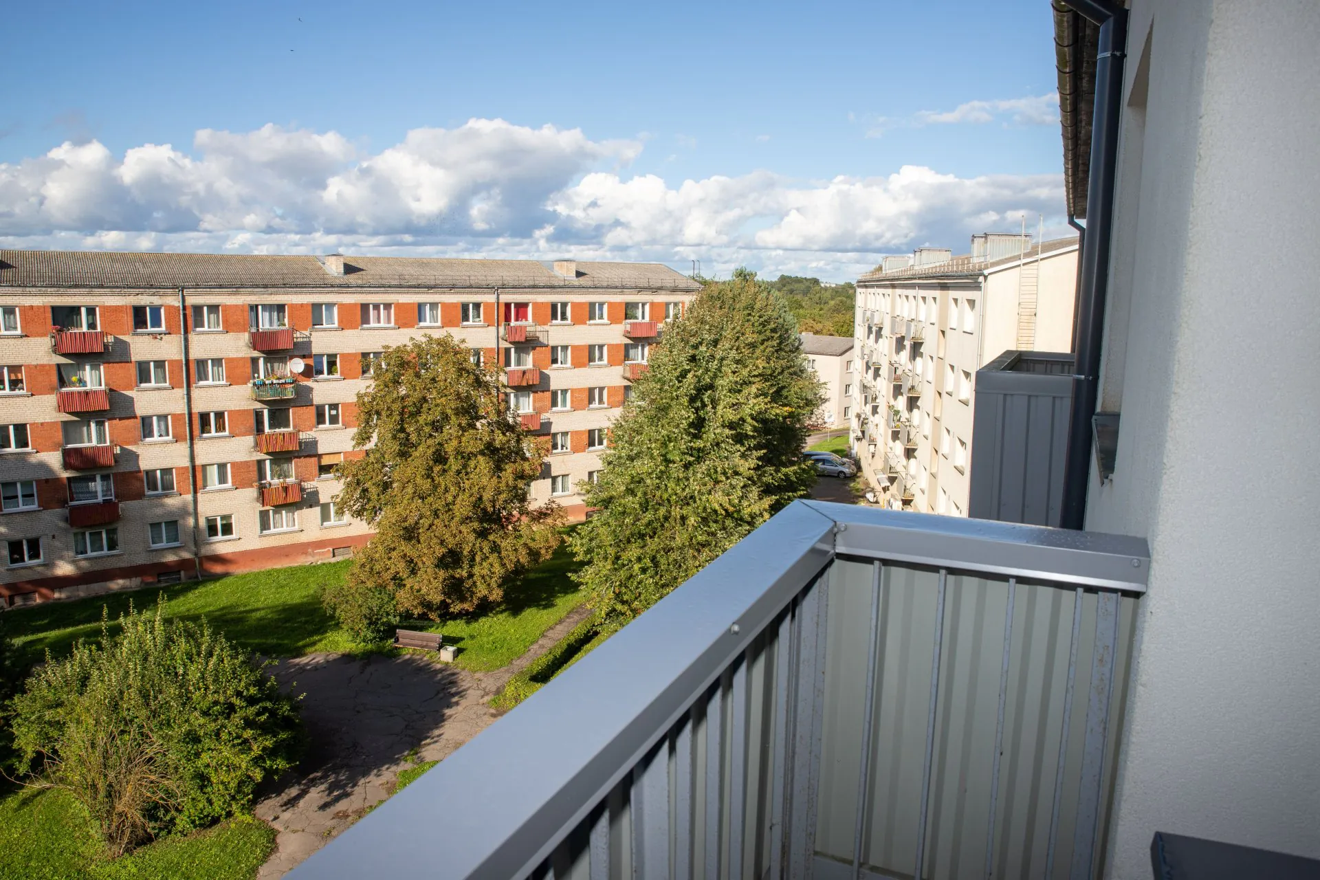 2 istabu dzīvoklis renovētā mājā Saldus centrā
